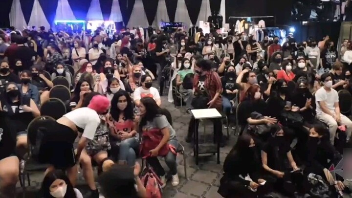 【Everglow】pirate MV reaction (many people)