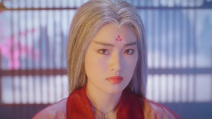 “Kẻ thù và người yêu lại mang cùng một khuôn mặt; còn người yêu thì bị tình địch giam hãm, chẳng thể