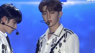 ZB1 In Bloom+CRUSH panggung lagu pertama