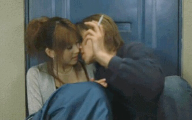 [Blow me a kiss]