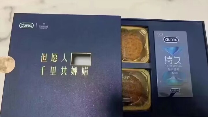 Kue bulan konyol hari ini