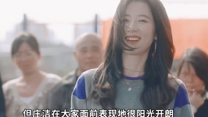 Trang Khiết biết rằng nếu ở lại thị trấn nhỏ thì sẽ bị người ta bàn tán, vì vậy cô đã chọn lên thành