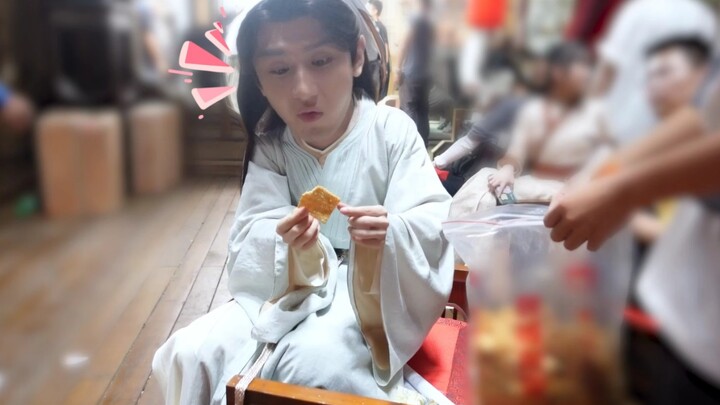 “The Lotus Case Files” Behind-the-Scenes: The Li Lianhua Cast’s Meals — Turns out carbs are the ulti