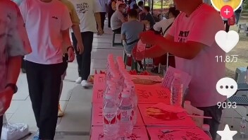 ย้อนหลังคลิป “เถากั๋วแย่งน้ำแร่จากผู้เข้าสอบเกาเข่า”