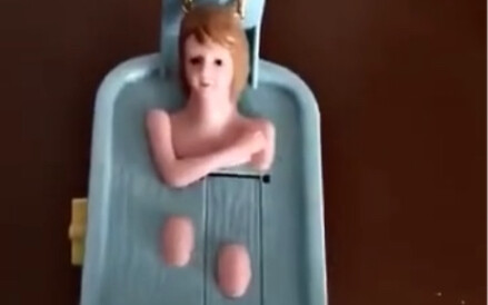 Mengenai Celengan Baru yang Dibeli Pacar