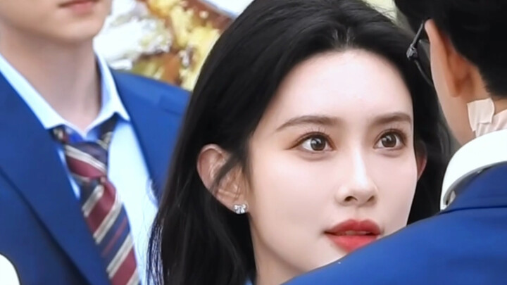 Bạn hãy nhìn vào mắt tôi đi～