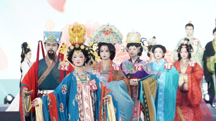 Of course Han people have to wear Hanfu