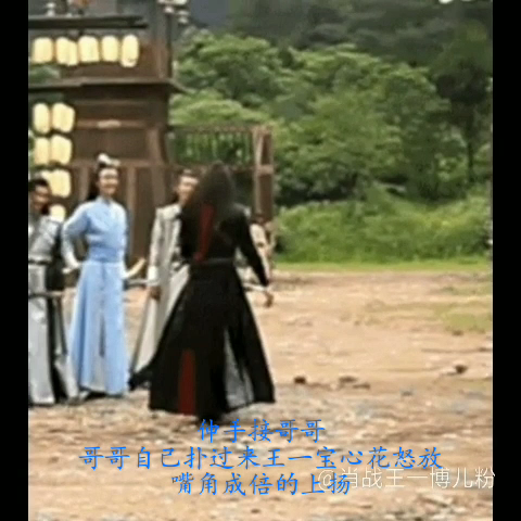 #BoJunYiXiao# GIF ini benar-benar bikin saya gundah! Lihat saja senyum lebar Wang Yibo dan tangannya