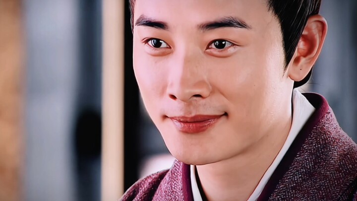 This scene is seriously hilarious—these four can totally squeeze into one bed together.