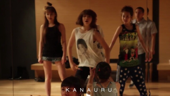 كيف تدربت الفتيات الأربع الجميلات من 2NE1 على الرقص - صفق بيديك