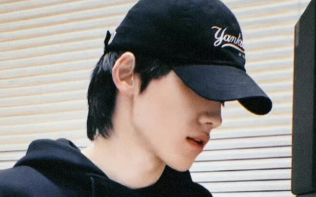 【Song Yaxuan】Putih-Terpotong-Hitam | Tipe A yang berpura-pura jadi O kelas atas, kalau tidak pura-pu