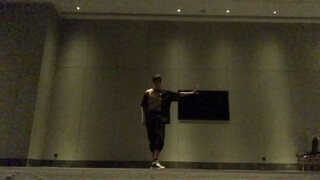 R1SE's dance leader is practicing late at night again. After watching this dance, I finally understa