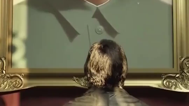 "Dark Forest" Animation (Self-Produced): Luo Ji gazes at a portrait of a great figure, igniting a pr