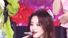 (G)I-DLE 230526 ภาพหน้าจอแนวตั้งของเวทีร้องเพลง "Queencard" ของ Shu Hua