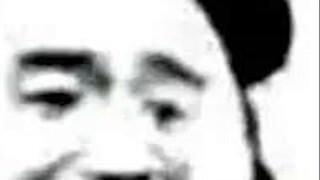 Pembawa berita virtual dikelilingi oleh sekelompok pria di gym? Hanya untuk melihat kaus kakinya!