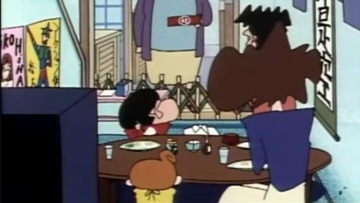 [Crayon Shin-chan funny clips] A family lives at the entrance