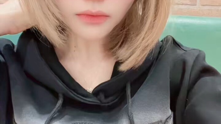 👱🏻‍♀️bed guy