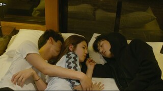 Wanita itu mengirim pria mabuk itu kembali dan hampir ditiduri oleh dua pria