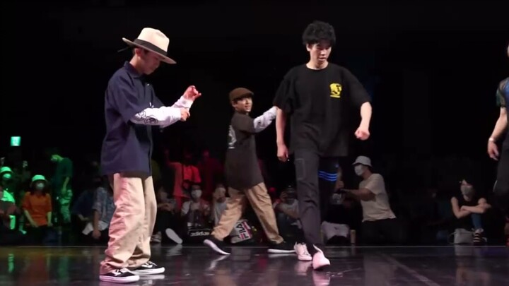 When Yoasobi’s “Yoru ni Kakeru” played at the street dance competition, the whole venue went wild!