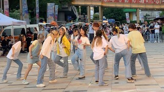 Seventeen <_World >Tarian Acak | Bernyanyi dan Berdansa | Pertunjukan Keliling