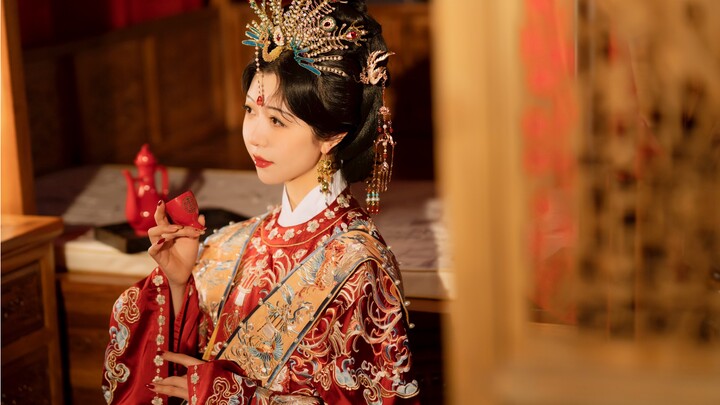 Busana pernikahan Hanfu masa kini semakin cantik dari satu set ke set berikutnya!