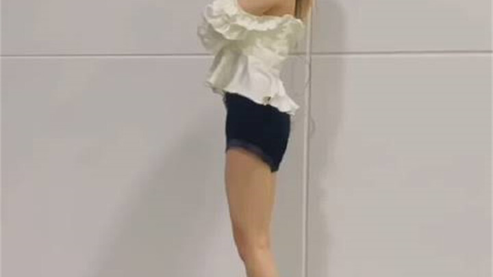 Sudah tahun berapa ini? Masih saja mengolok-olok Y Ning yang pakai sepatu hak tinggi? Sungguh bikin 