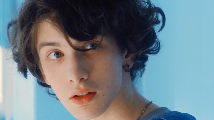 ما يهمّش، الشاي الحلو الروسي سيتدخل! هذا العمل كله عشقٌ صافٍ إلى أبعد حدّ!!!