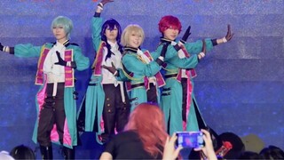 Kazehaya Tatsumi and his three monkeys (? Live performance is so tiring, they do two consecutive jum