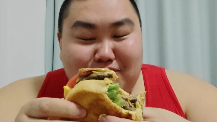420-pound super-heavyweight—let’s grab some midnight snacks!
