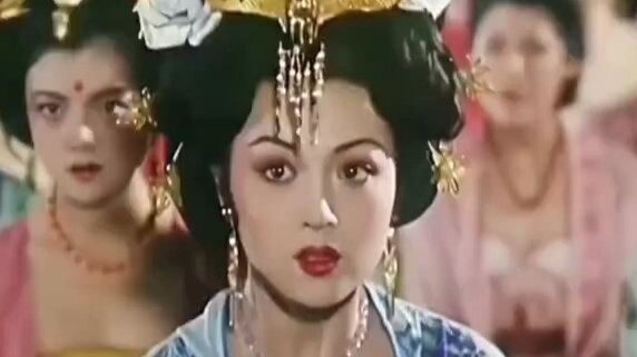 Trước đây, tại tiệc Phượng Hoàng Trâm, người ta chỉ nhổ một sợi tóc và tặng cho người khác như một p