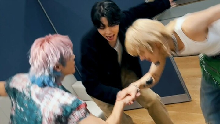 【NCT】👖Baggy baggy baggy baggy baggy baggy〰 jeans〰🌹🐱🐱