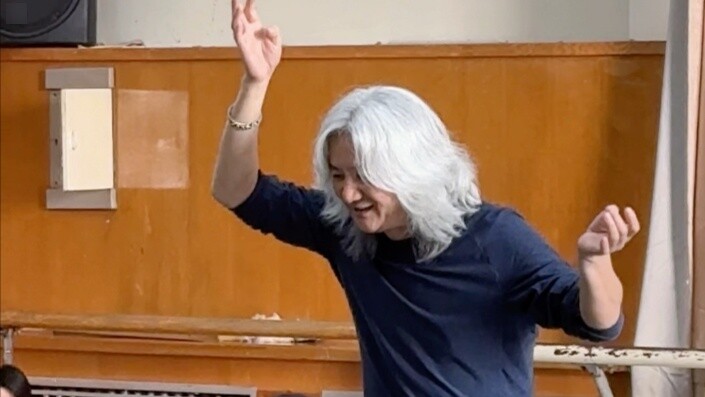 Pengalaman mendalam di kelas guru berusia 67 tahun dari Akademi Tari Beijing
