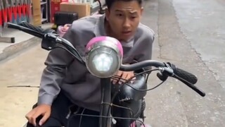 Baiklah~ Tersenyumlah setiap hari dan buang jauh-jauh kekhawatiranmu