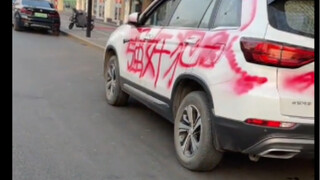 快过年了满大街都是红红火火的