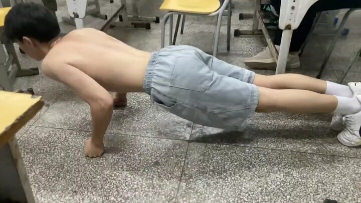 ถ้าไม่ได้ยืนถ่ายอยู่ข้างๆ ฉันคงขี่ทับเขาไปแล้ว