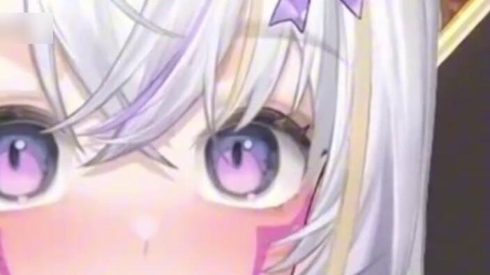 I accidentally showed my face when I turned on the super beautiful 3D. . . How come the person in th