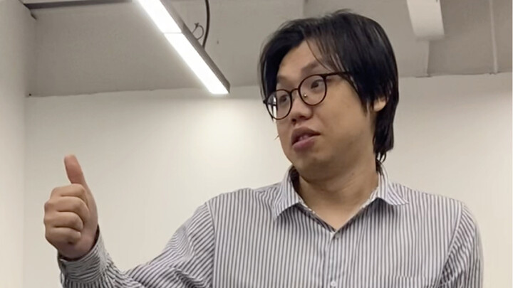 فجأة جاء المسؤول الإداري مع العمال لمناقشة إمكانية إغلاق الصوف العازل للصوت بالأسمنت.