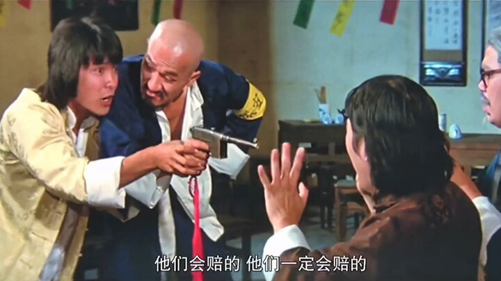 Setiap kali nonton filmnya, si botak ini bikin aku ngakak sampai mati!