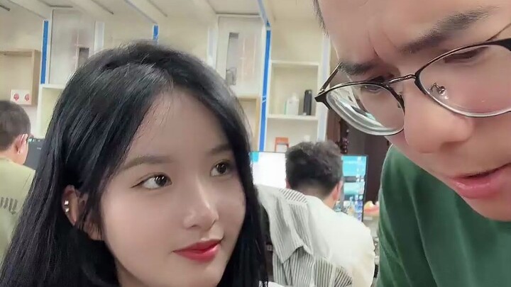 Gak nyangka, ukurannya lumayan besar meski aku nggak peduli!