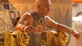 埃及法老得罪上帝，天神降下十灾惩罚。“四十万奴隶反抗埃及法老，指引摩西带领奴隶出埃及！真实还原史诗级场面”《法老与众神》