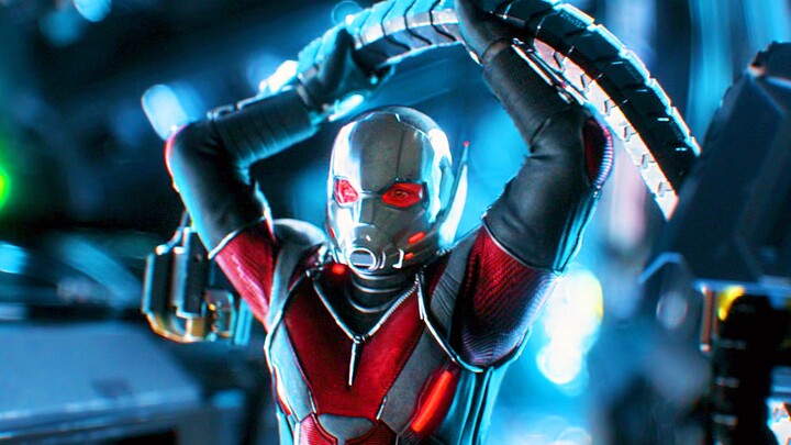 Iron Man: I'm so impressed by you, you run into the armor and unplug it during a fight!