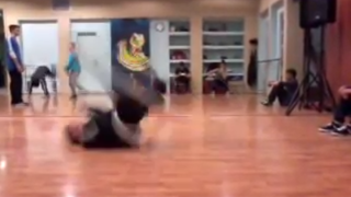 【电风扇投胎转世】BBoy Raider极限高速风车Windmill
