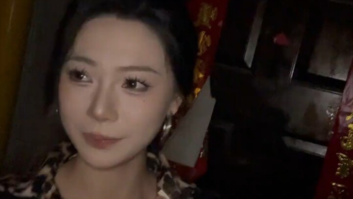 Sudah datang juga, nggak mau aku naik sebentar aja?