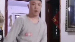 قام السيد نيو بتركيب سلة الكلاب لتحقيق حلم الرجال، مما أثار رد فعل رافضًا، وفي الصباح الباكر أصبح في