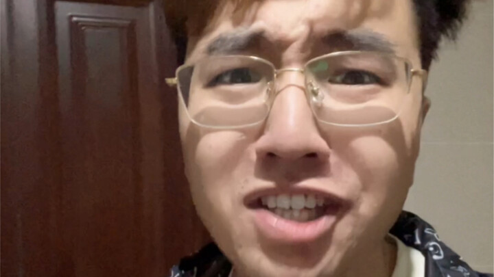 到底是谁把我家门锁用胶水堵了！