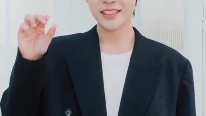 Vk Quang Hùng masterD vô nhận nek để Hùng còn trao nhẫn nx chứ ^^