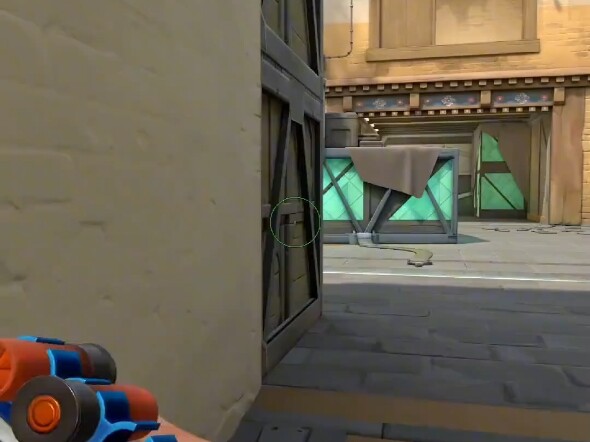 Bạn tôi nói một giây cũng không cần cắt