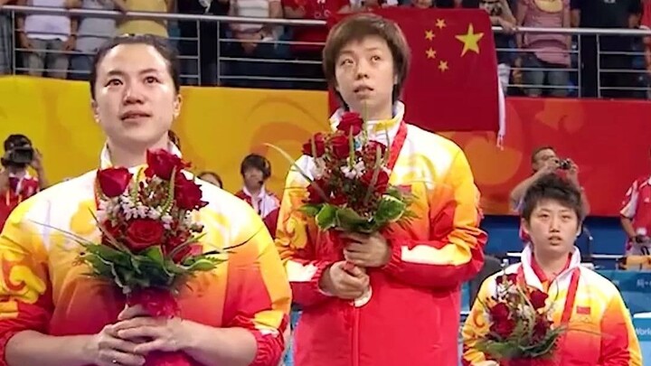 世界上最难忘的一幕，三面中国国旗同时升起，14亿人热血沸腾！