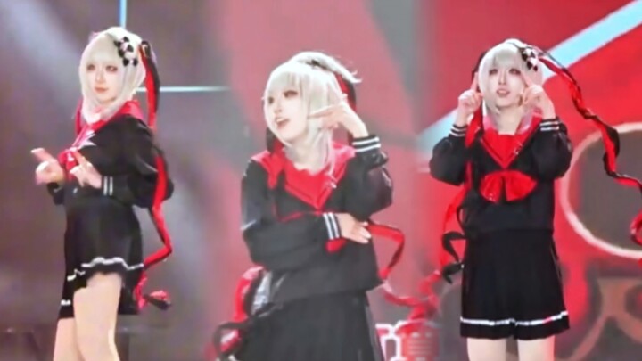 Tóc đuôi ngựa đôi dài ra điên cuồng giữa dòng máu thịt... Đọa Thiên-chan quay trực tiếp mỗi ngày giữ