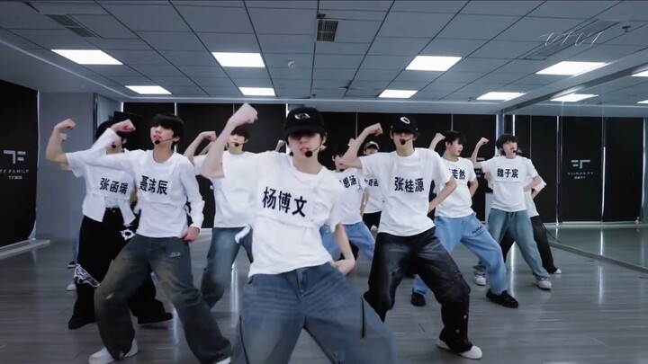 Who says there’s no group dance in the fourth generation?